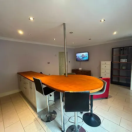 Characterful 2bdr Flat With Terrace