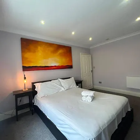Characterful 2bdr Flat With Terrace Apartment