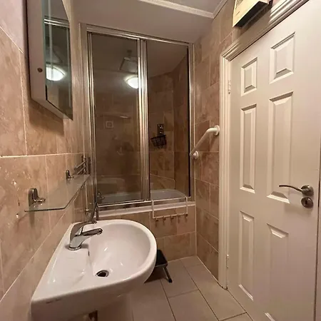 Characterful 2bdr Flat With Terrace *
