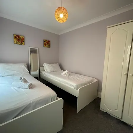 Characterful 2bdr Flat With Terrace